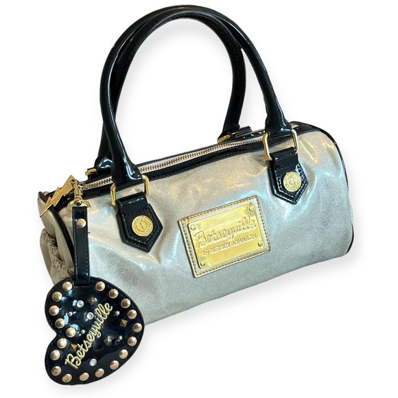 Betseyville Silver Glitter Paten Small Bag Satchel Punk Rockabilly Heart Tag - Picture 2 of 16